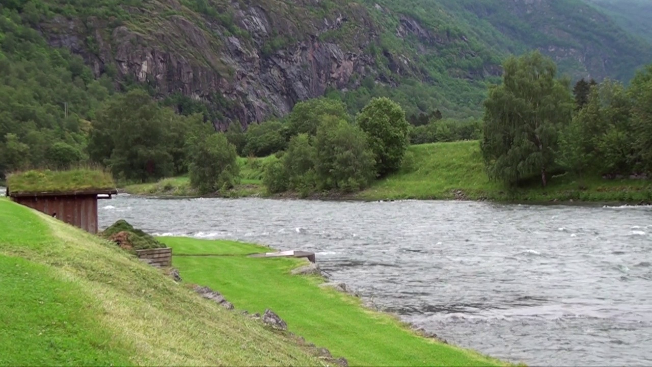 俯瞰挪威卑尔根和Flåm之间的Sognefjord峡湾视频素材