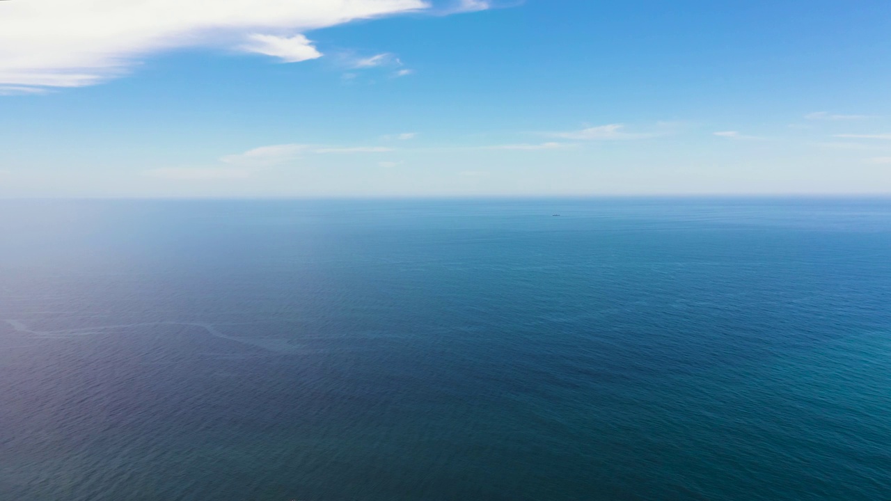 碧海蓝天，白云满天视频素材