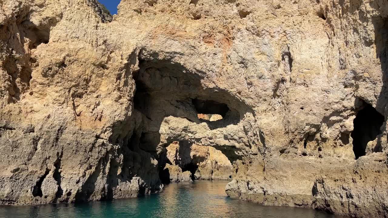 Ponta da Piedade Algarve葡萄牙拉各斯游船洞视频素材