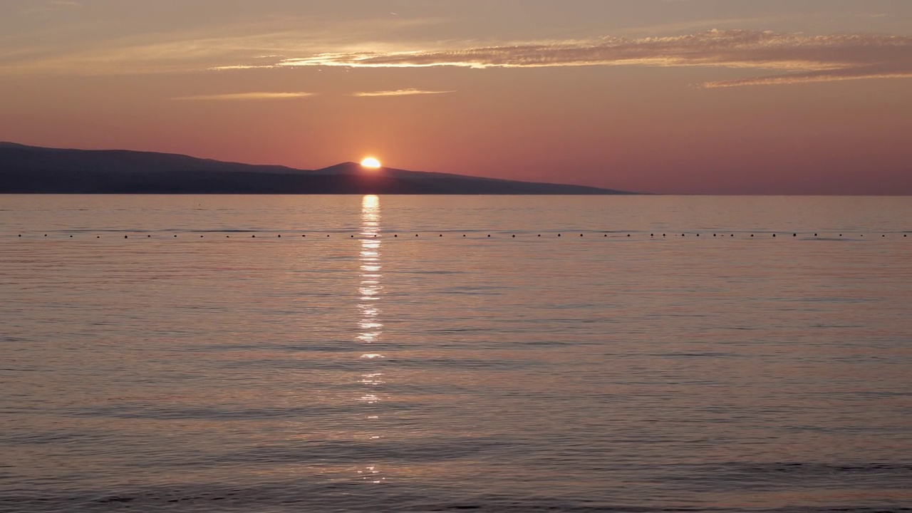 在夕阳海景。视频素材