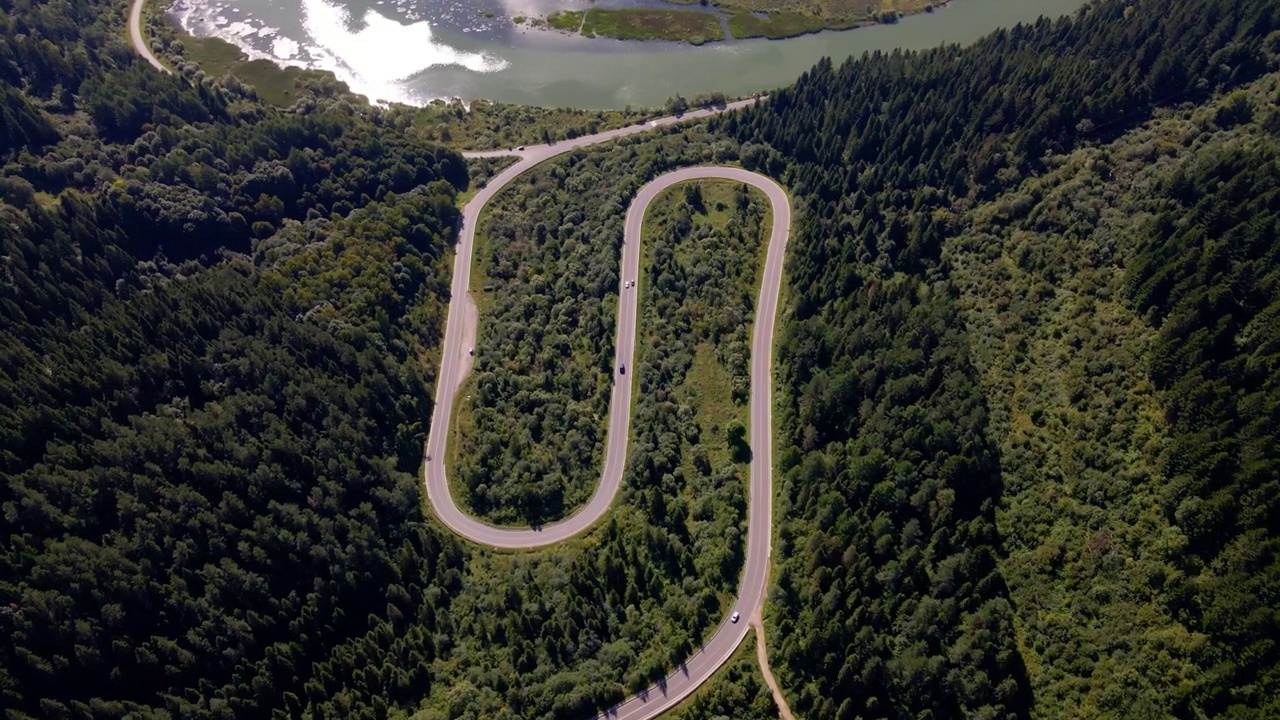 山中蜿蜒的道路视频素材