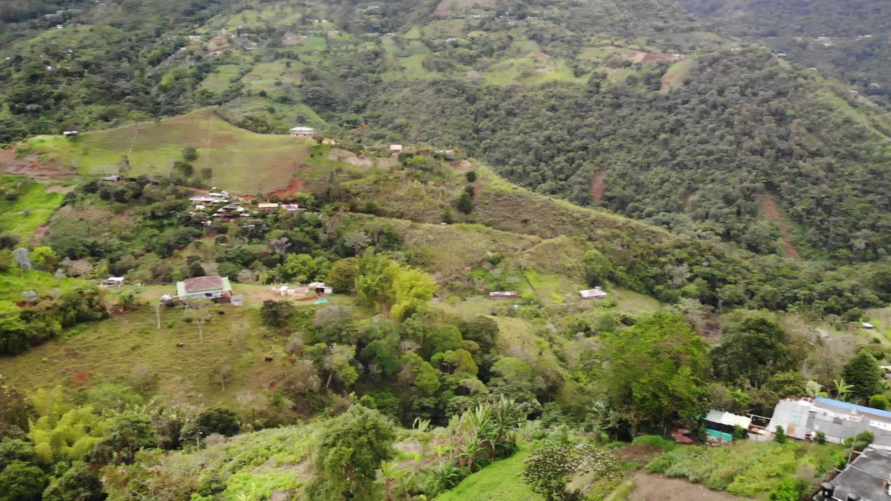 哥伦比亚山脉，18公里。Valle del Cauca。哥伦比亚。视频素材