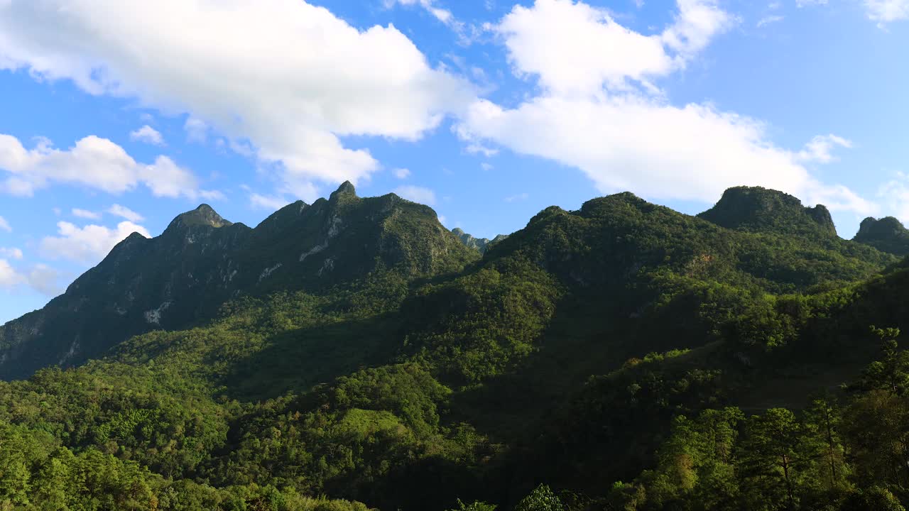 自然的山。视频素材