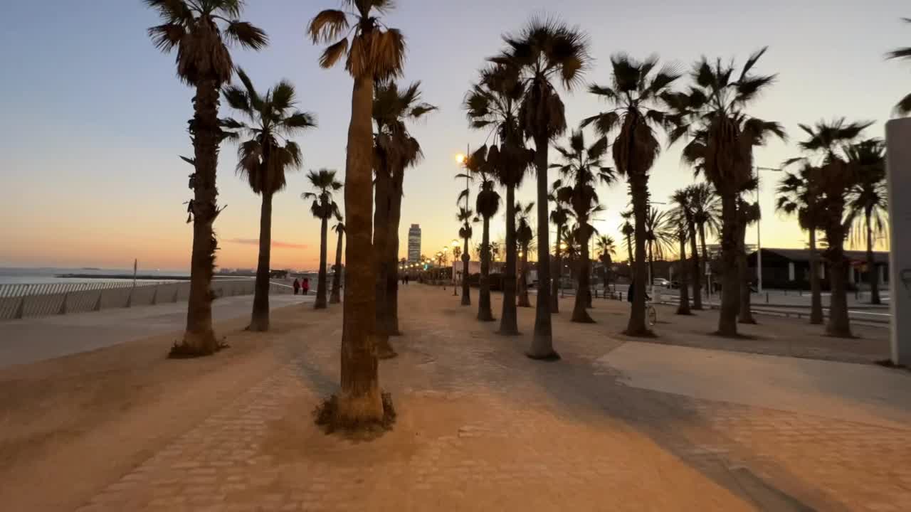 视频蒙太奇的时间推移的巴塞罗那，巴塞罗那海滩，哥特式的quarter和Montjuic视频素材