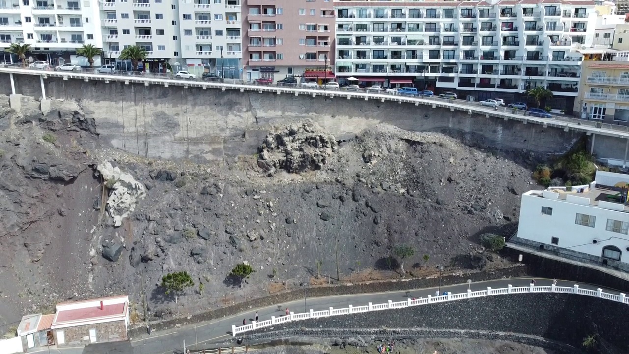 特内里费岛，圣地亚哥港的钓鱼码头和沙滩视频下载