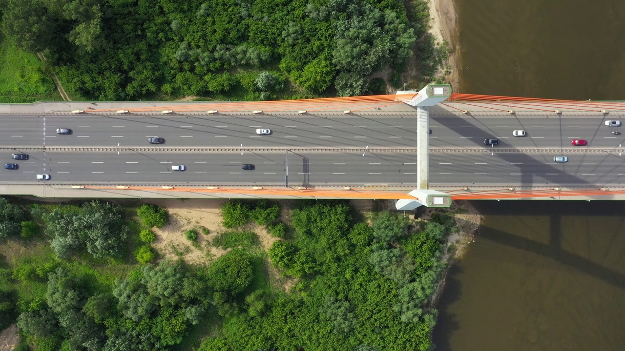 空中桥梁景观。空中公路桥。河上公路视频素材