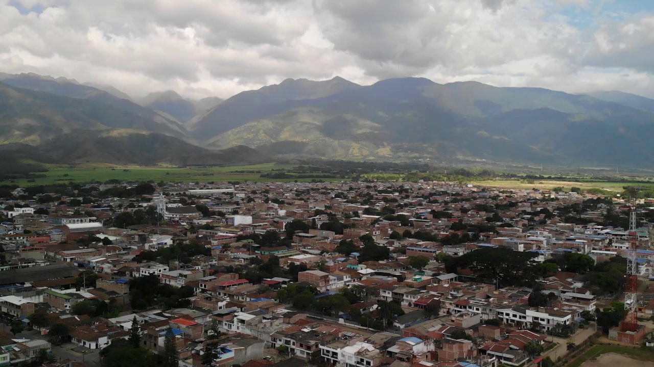 小镇。草地。Valle del Cauca。哥伦比亚视频素材