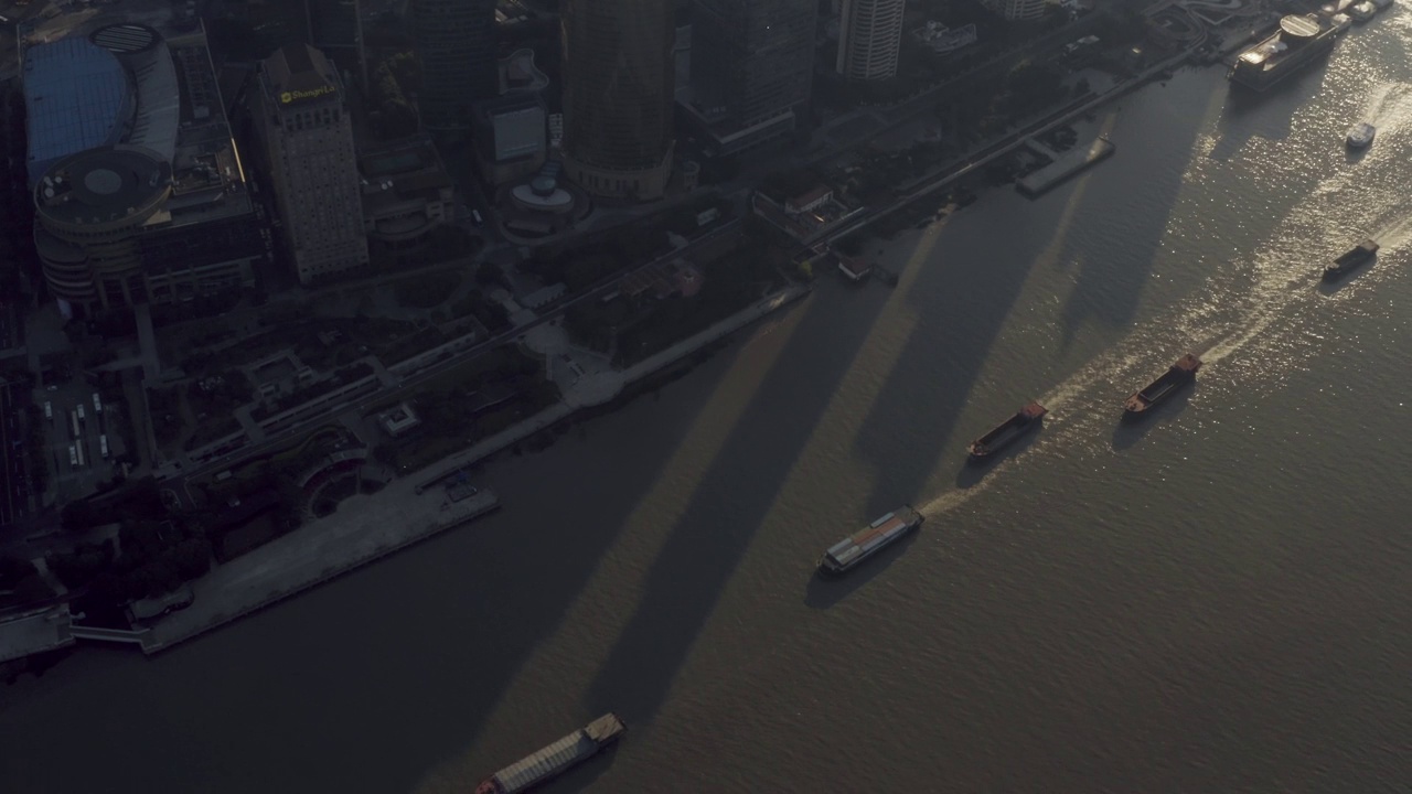 鸟瞰图上海日落时的地平线，中国。视频素材