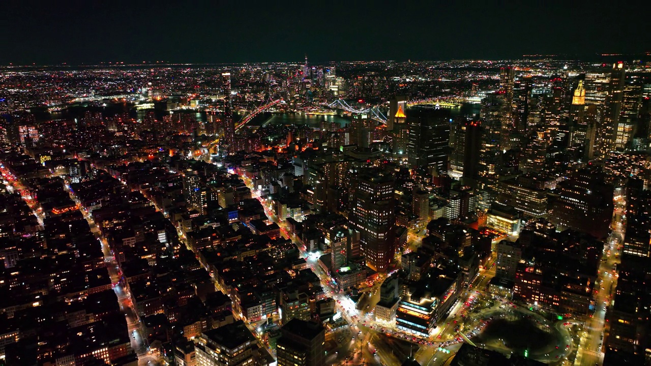 纽约夜景的无人机视频素材