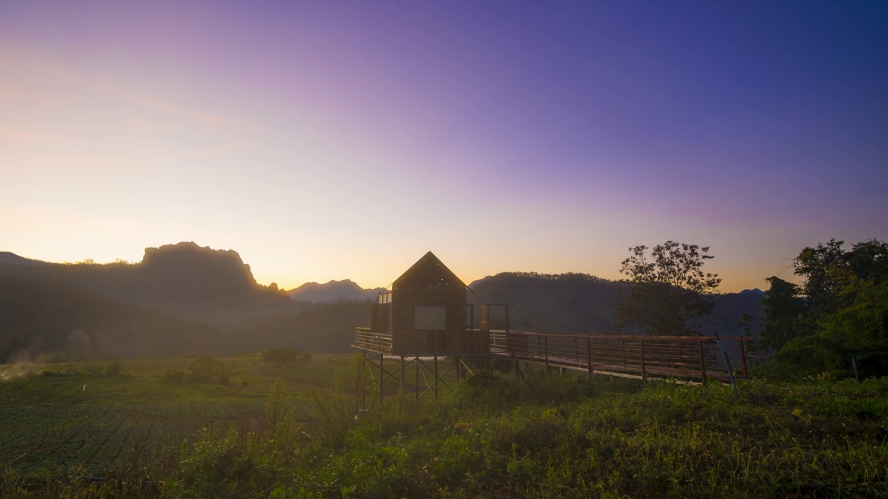 泰国清迈早晨的乡村景色和山景的时间流逝视频素材