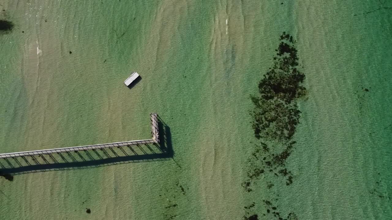 澳大利亚维多利亚索伦托海滩的索伦托码头和浴场视频素材