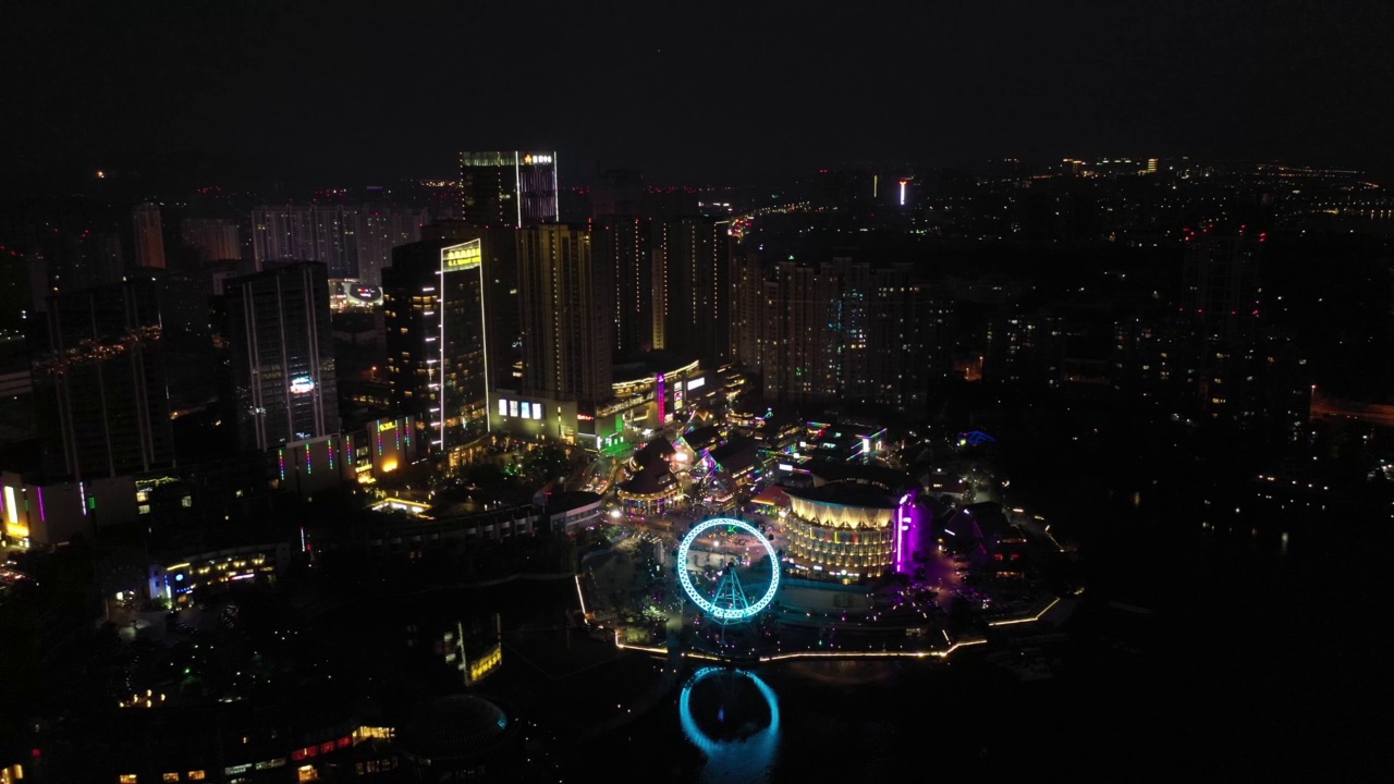 夜晚的湖畔城市景观视频素材