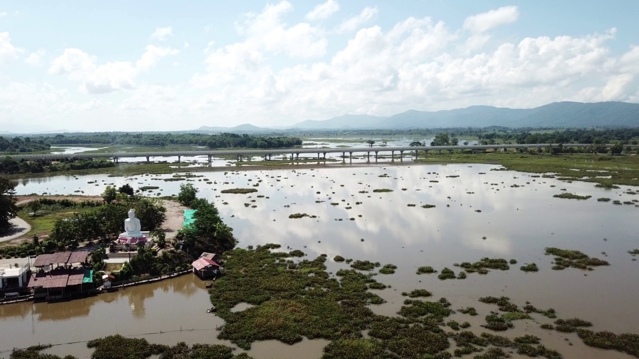 泰国清莱省旺柴区最大的湖泊农琅湖的景观。视频素材