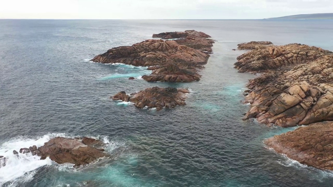 在澳大利亚西部的亚林厄普的Canel Rocks视频素材