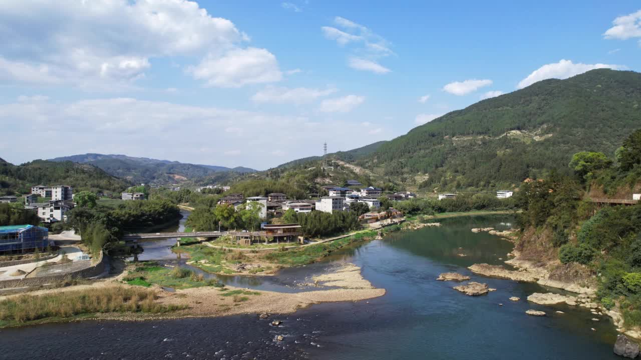 河流、山脉和村庄视频素材