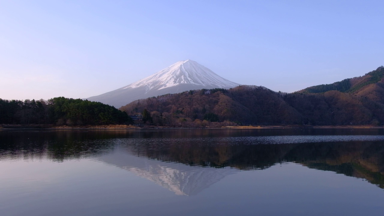 三月的早晨，富士山从川口湖出发视频下载