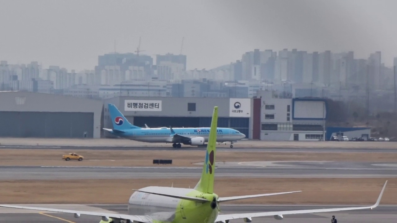 大韩航空波音737起飞视频素材