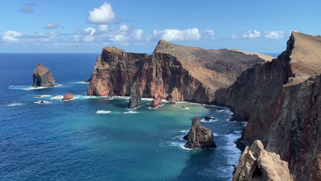 马德拉岛东海岸 – 蓬塔德圣洛伦索视频素材