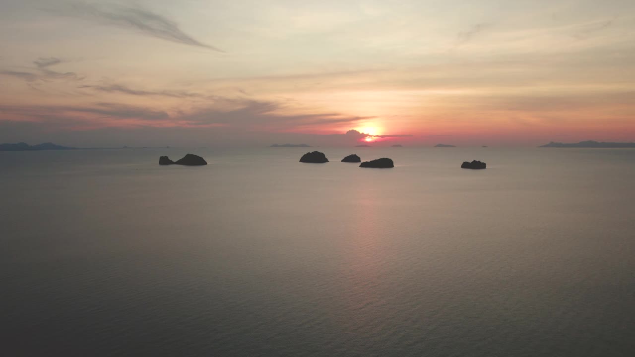 泰国苏梅岛美丽的日落。五岛景区休闲视频素材