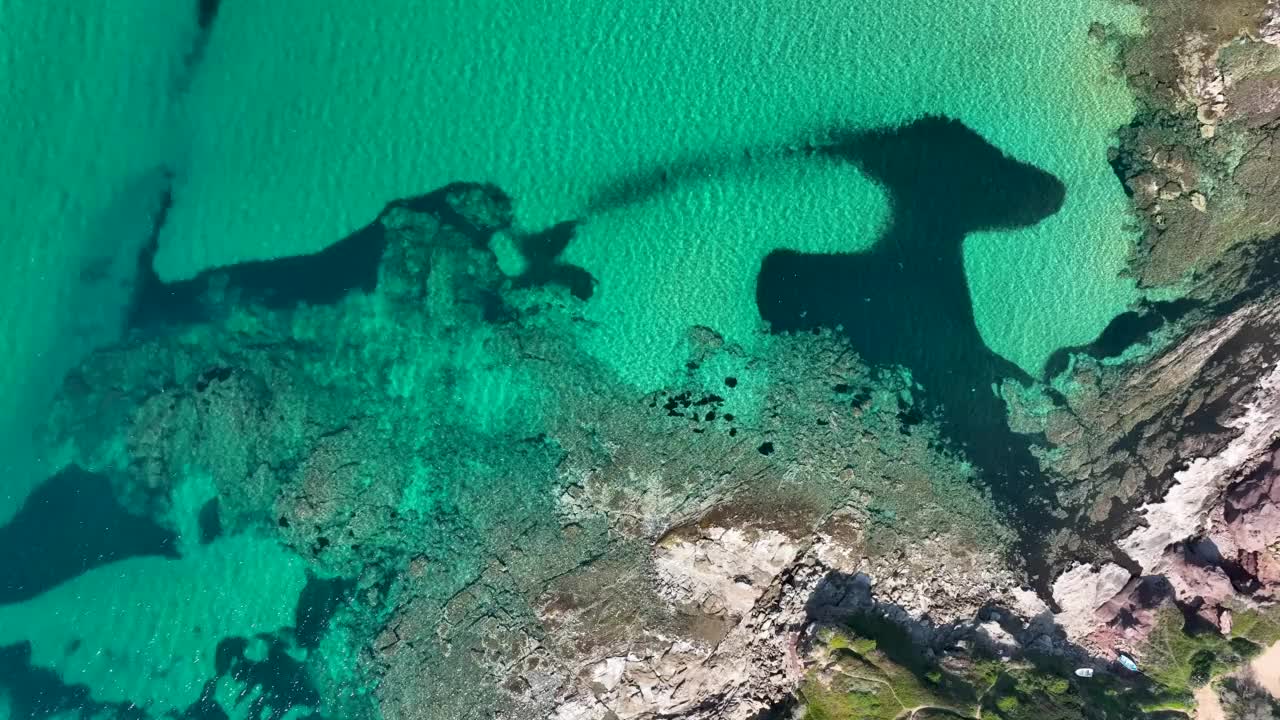 意大利撒丁岛的费罗港海岸线视频素材