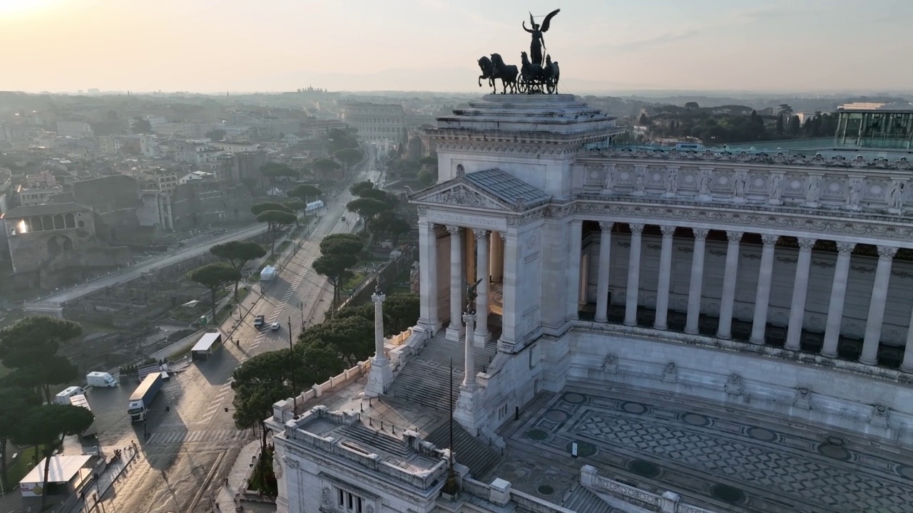 鸟瞰图的Altare della Patria和罗马广场到斗兽场，罗马，意大利。视频素材