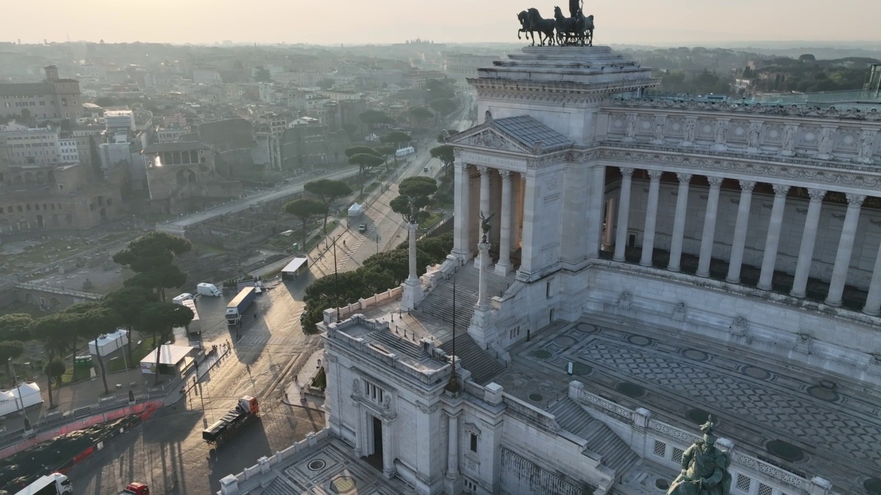 鸟瞰图的Altare della Patria和罗马广场到斗兽场，罗马，意大利。视频素材