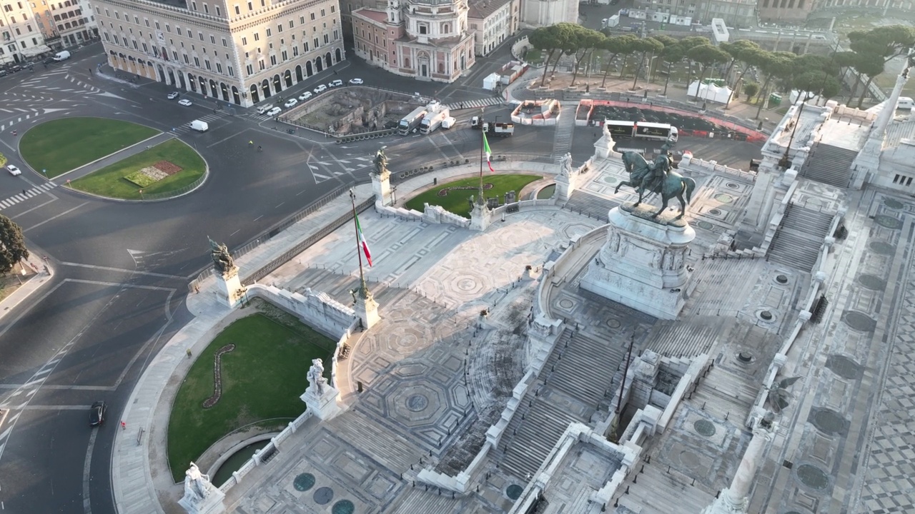 鸟瞰图的Altare della Patria和罗马广场到斗兽场，罗马，意大利。视频素材