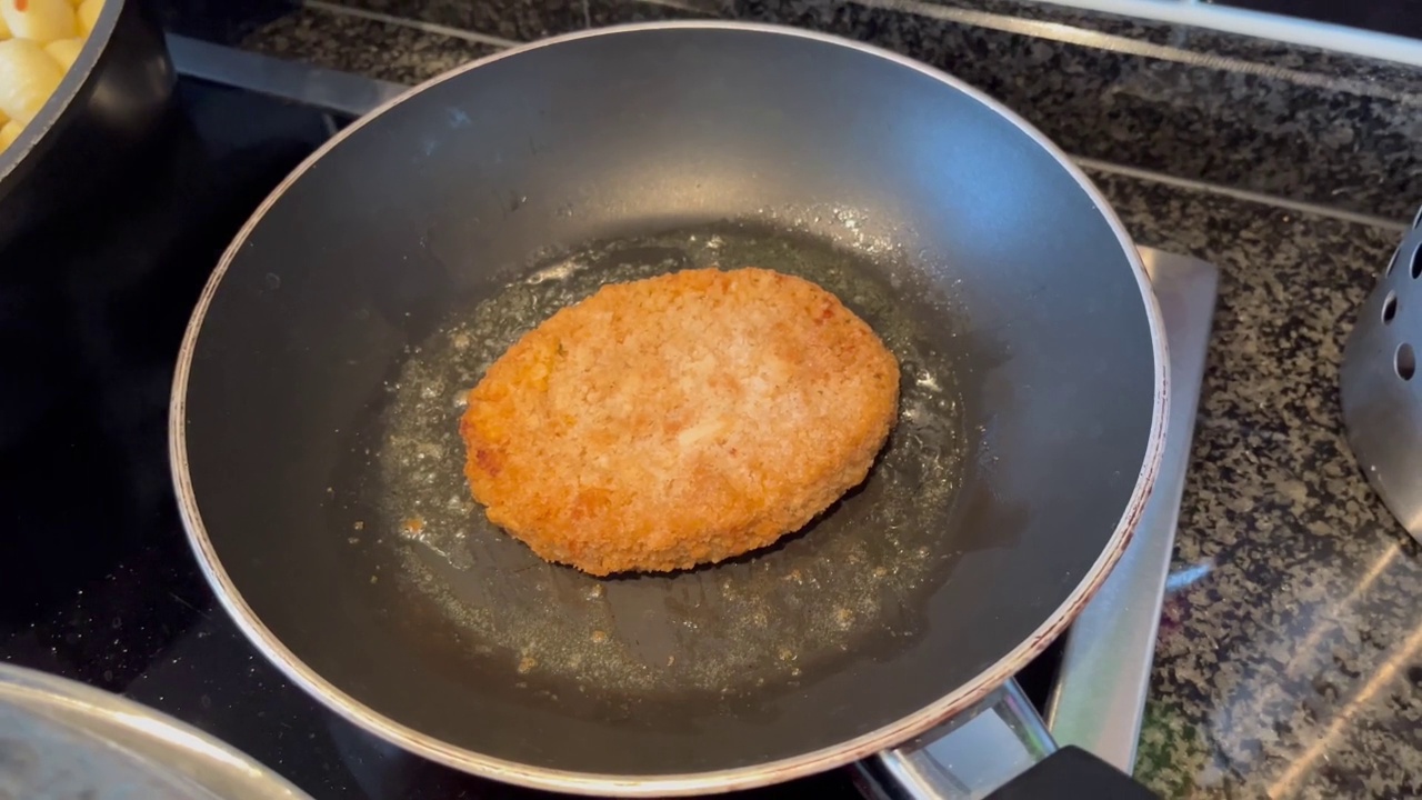 蔬菜排骨煎锅新鲜的部分健康餐食品饮食桌上的小吃复制空间食品背景乡村俯视图生酮或旧石器饮食素食素食或素食食品没有肉视频素材