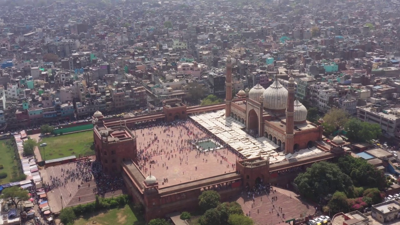 4K高角度无人机查看Jama Masjid，旧德里市场和住宅区，德里，印度-股票视频视频素材