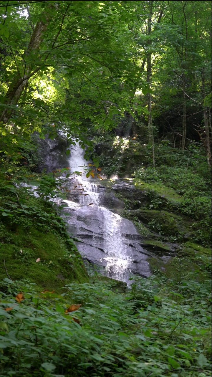 流动山瀑布视频素材