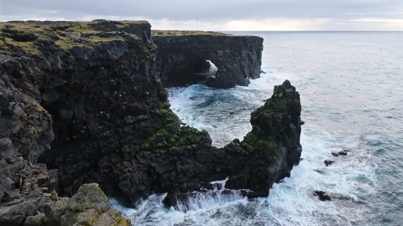 冰岛斯奈费尔斯火山国家公园，Londrangar View Point视频素材