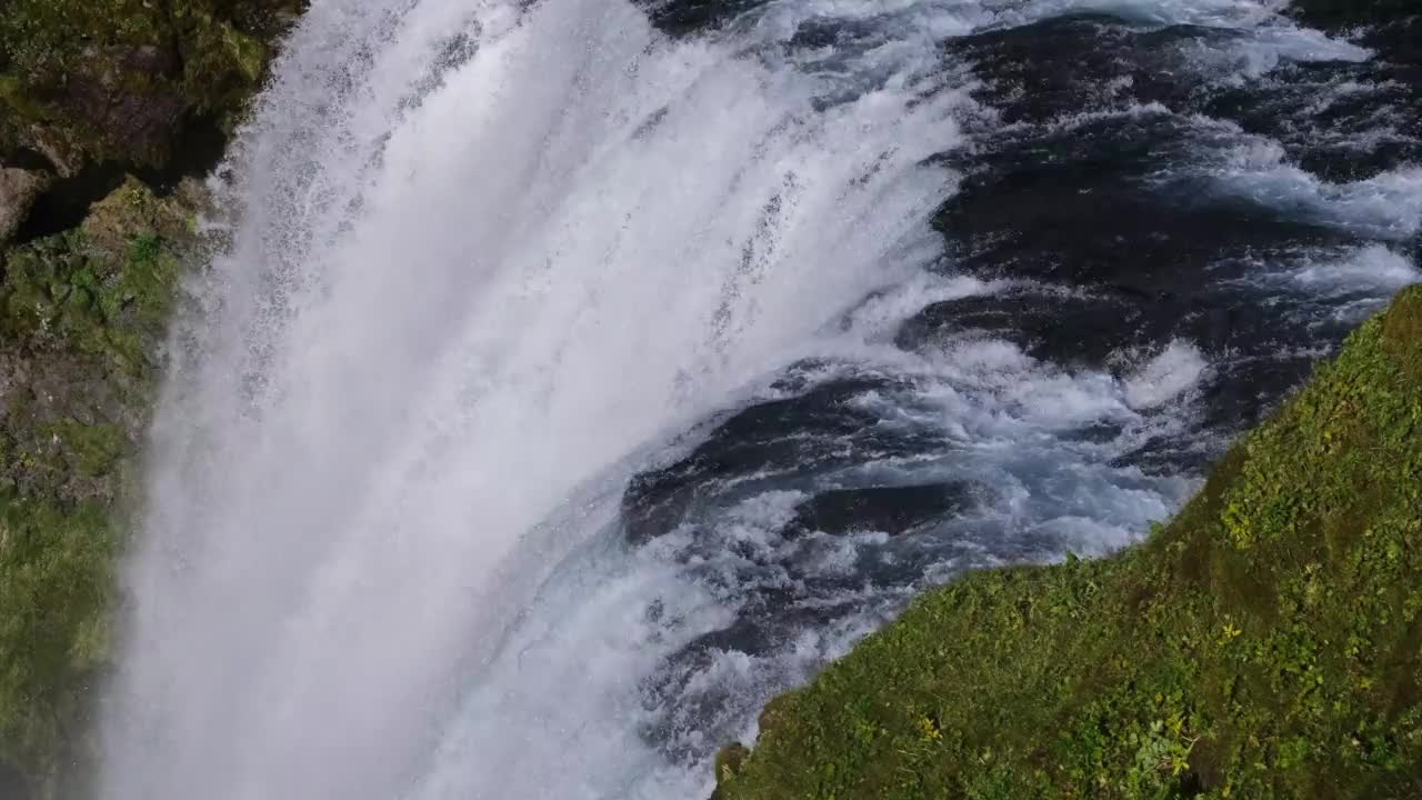 冰岛西南部风景如画的斯科加佛斯瀑布视频素材