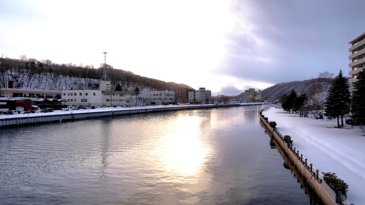 风景沿河而下的雪，北海道一桥河视频下载