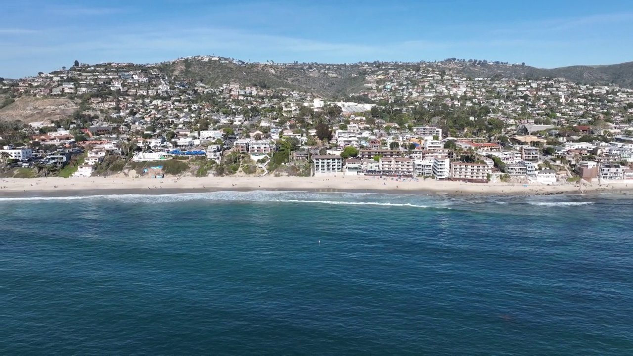 鸟瞰拉古纳海滩海岸线，加利福尼亚海岸线，美国视频素材