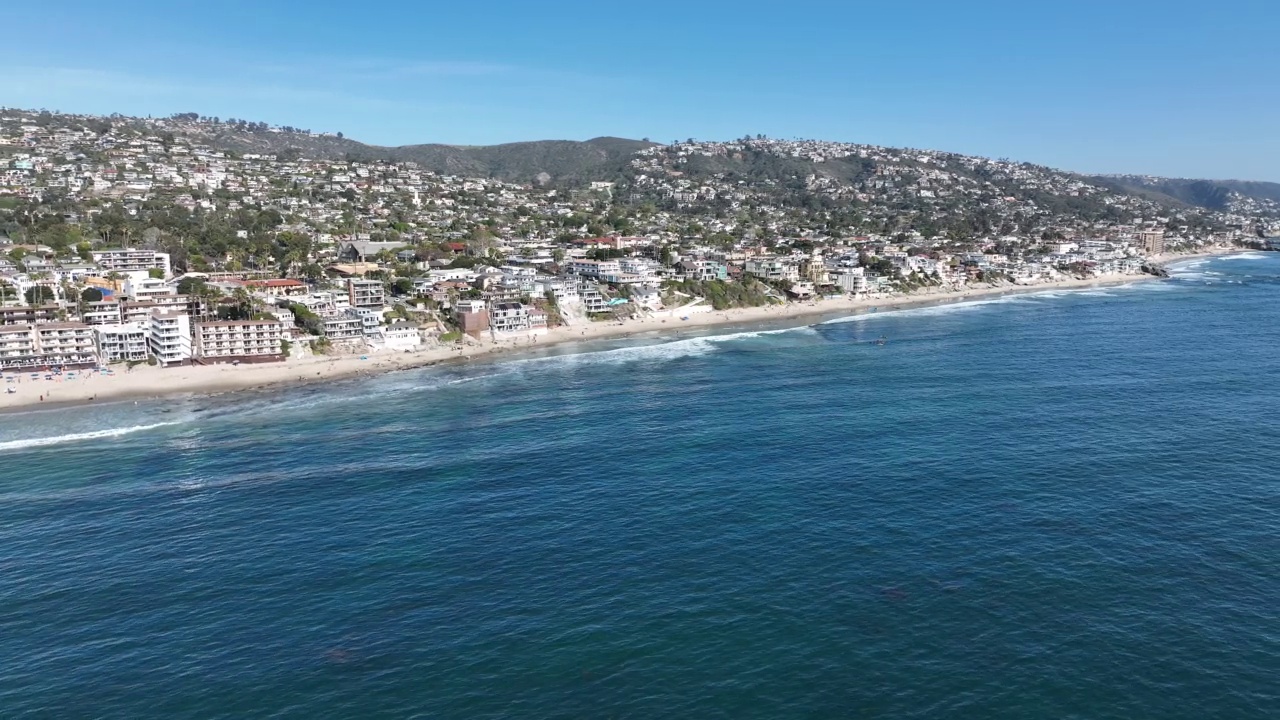 鸟瞰拉古纳海滩海岸线，加利福尼亚海岸线，美国视频素材