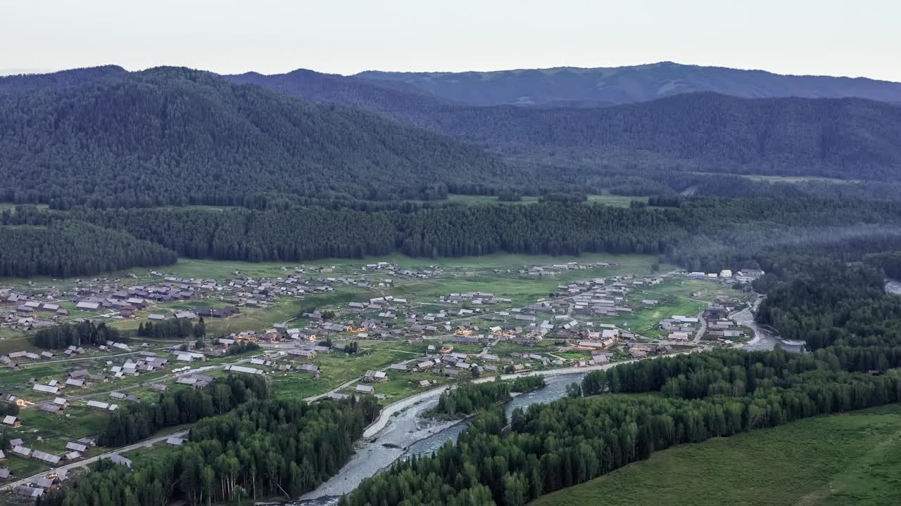 航拍新疆合木村自然景观视频素材