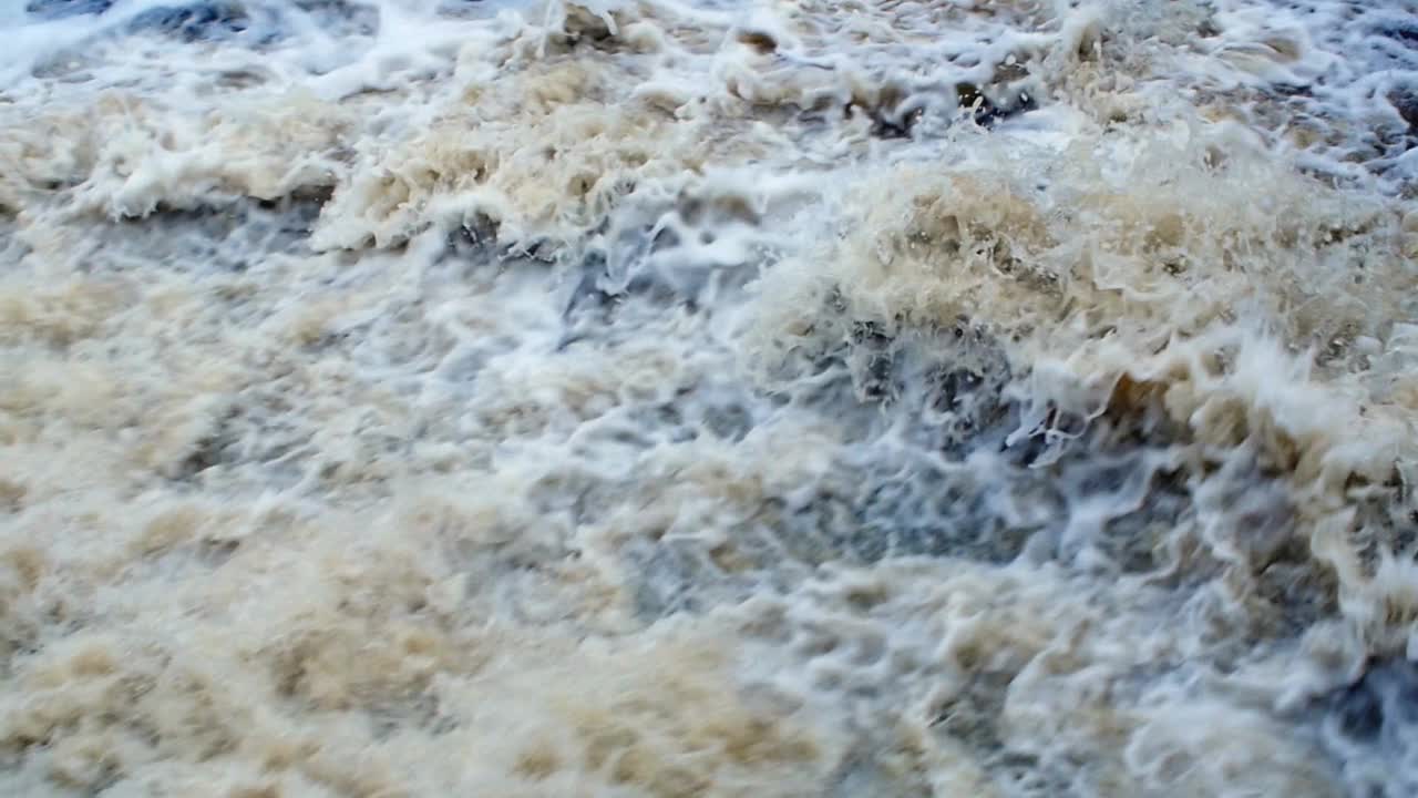 冒泡的白色水流视频素材