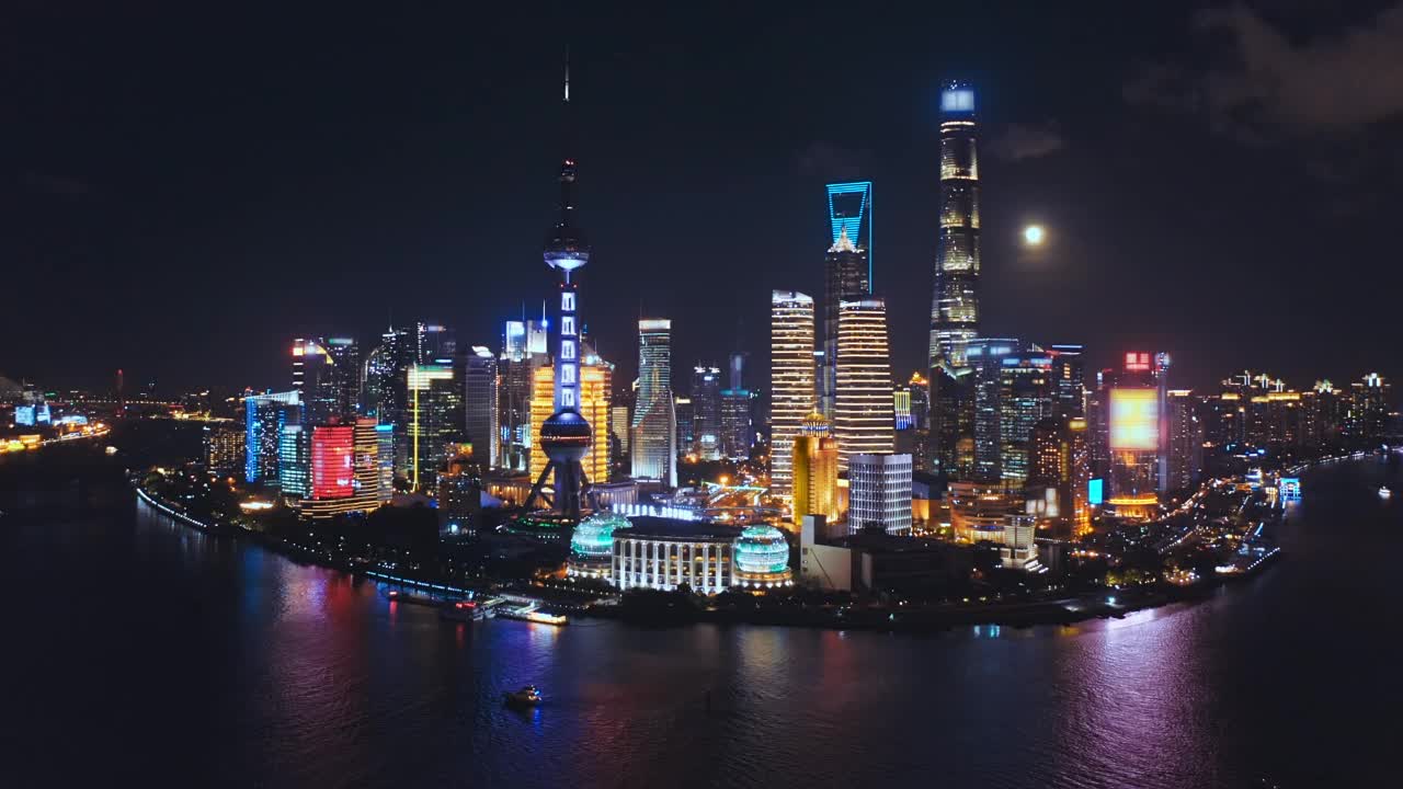 上海夜晚的现代建筑和天际线鸟瞰图视频素材