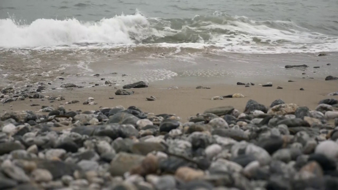 海浪拍打海滩视频素材