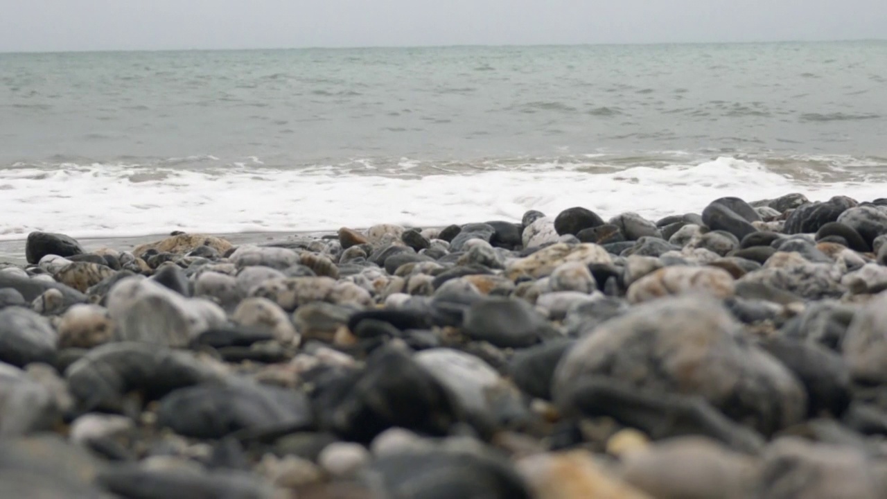 海浪拍打海滩视频素材