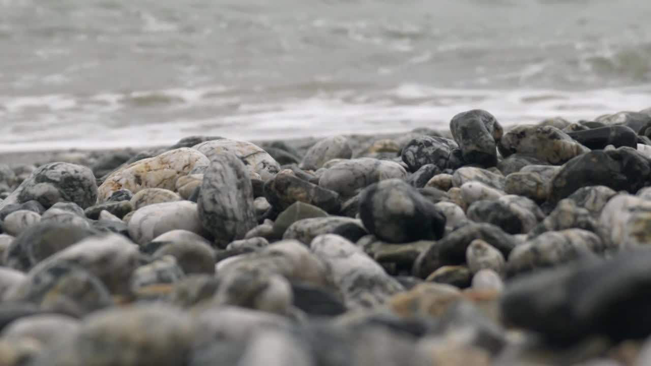 海浪拍打海滩视频素材