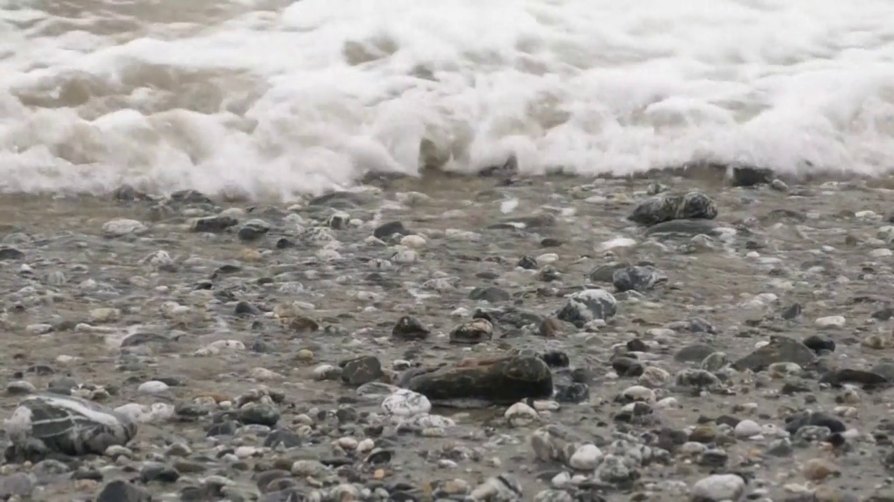 海浪拍打海滩视频素材