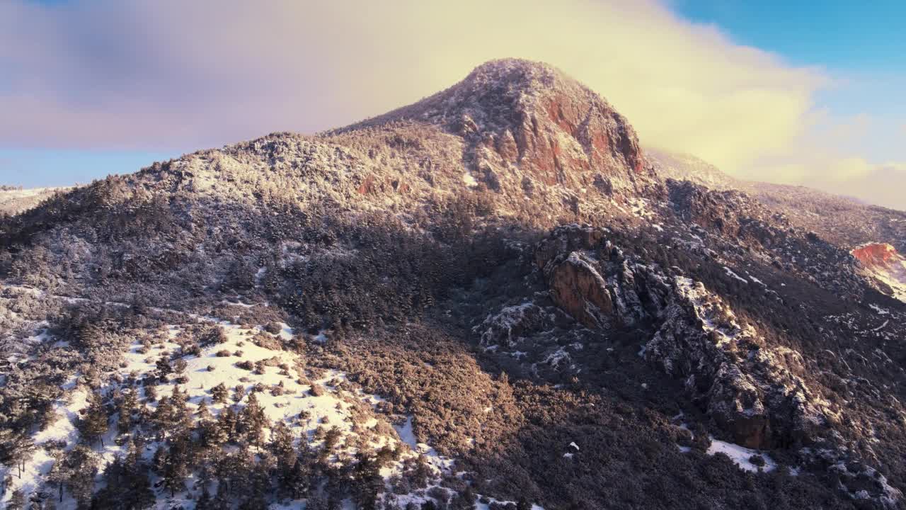 冬季险峻的山峰视频素材