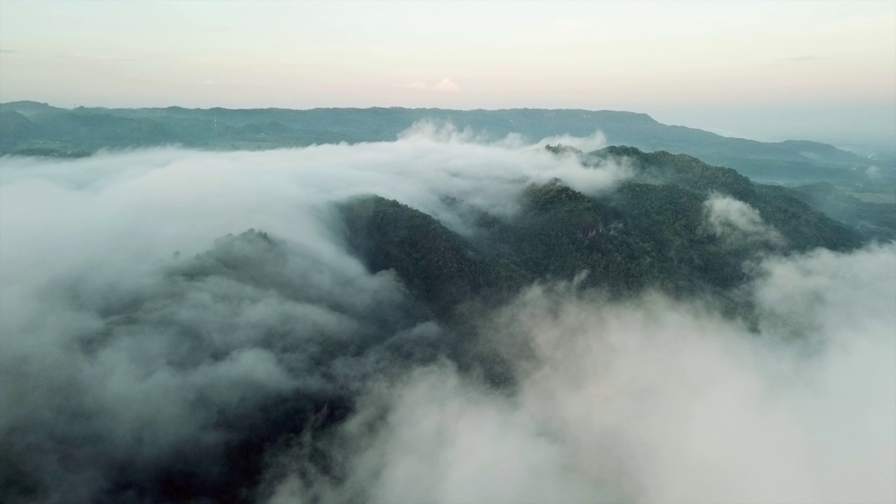 从上面看到的小山景色视频素材