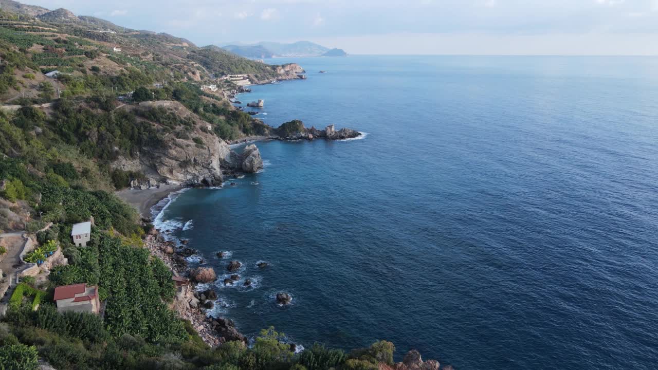 土耳其夏季的地中海海岸鸟瞰图视频素材