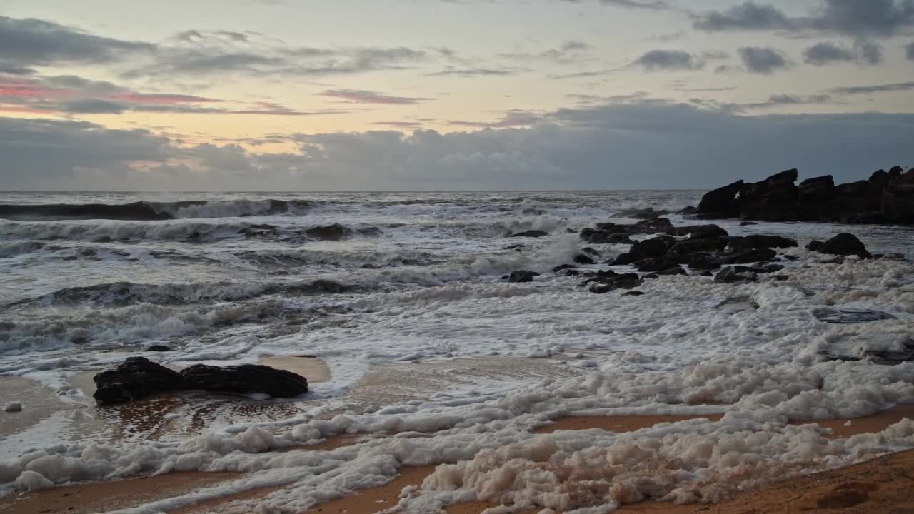 日出海景，海沫雨云视频素材