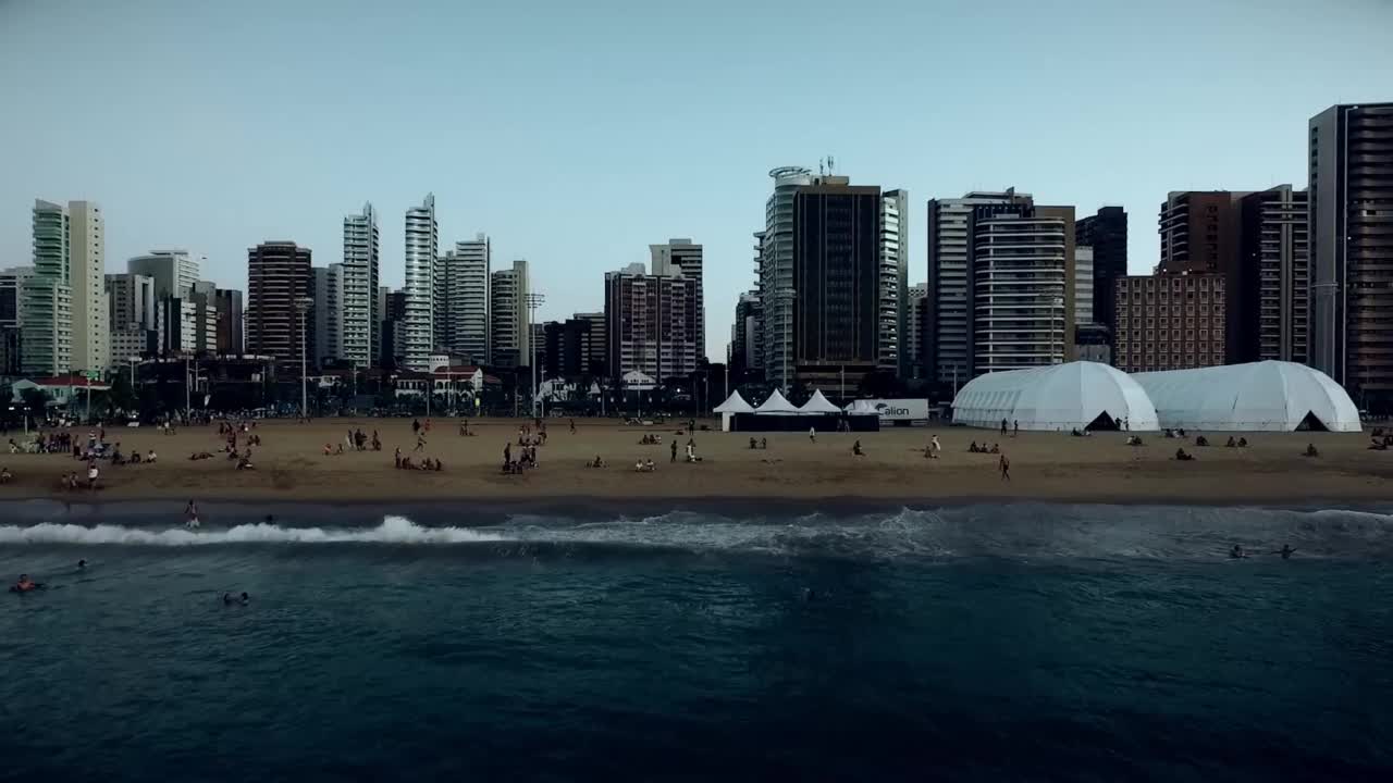 一座海边的城市视频下载