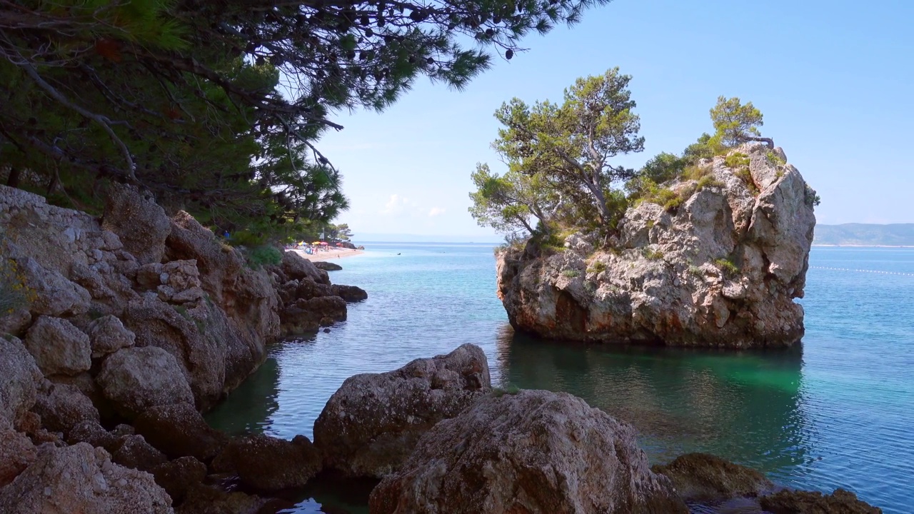 亚得里亚海海景，著名的布雷拉石度假村。视频素材