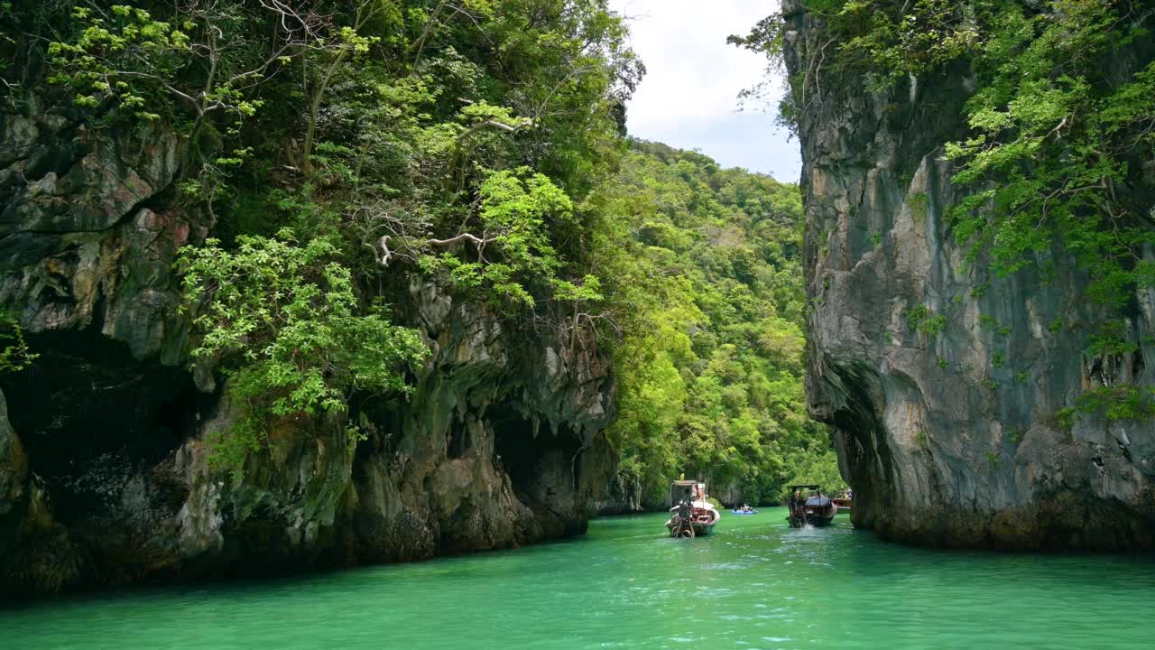 2022年4月7日，泰国甲米省的泻湖湾是著名的旅游景点视频素材