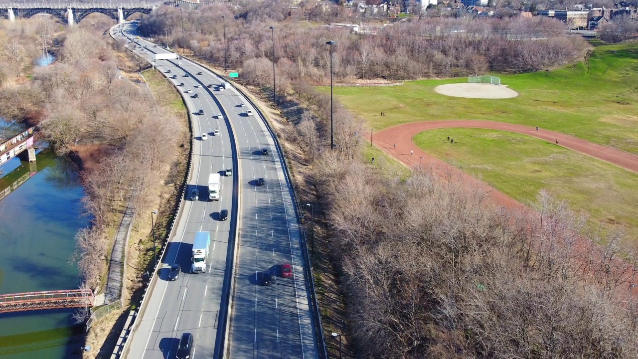 Don Valley Parkway高速公路在加拿大多伦多视频素材